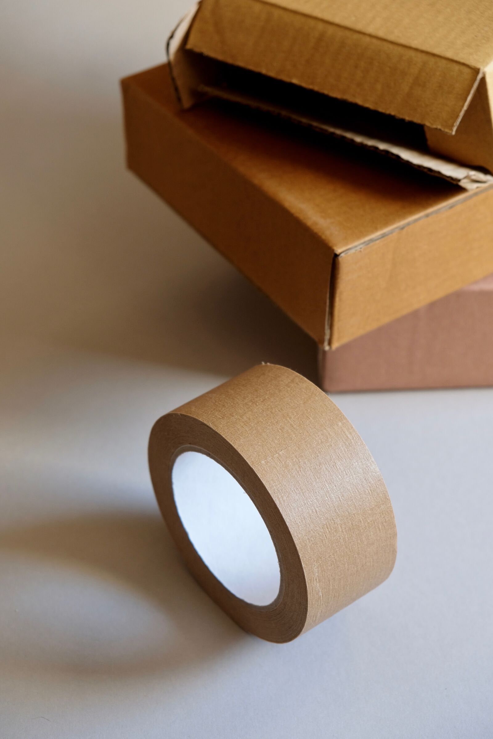 klara-vernarcova-_8CX4hGqrhU-unsplash packing tape
